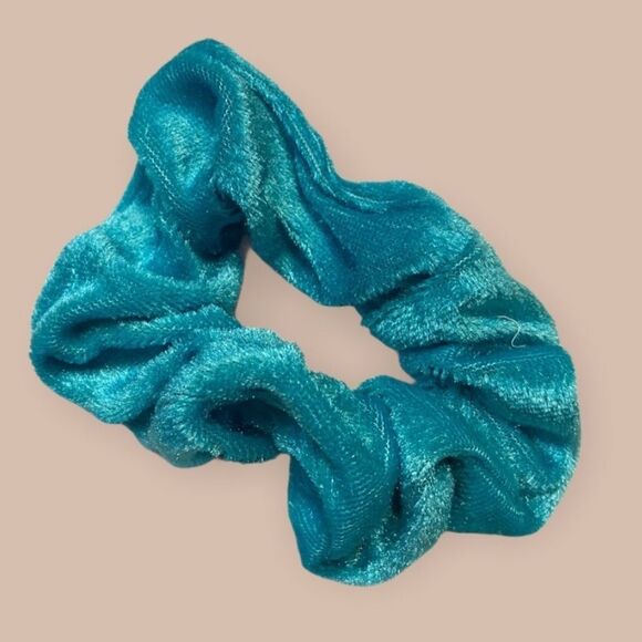 🆕 2/$20 Velvet Scrunchie Duo - Picture 3 of 3